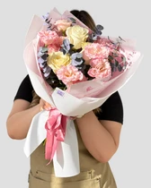 Букет "Яркая улыбка" с эустомой и розами